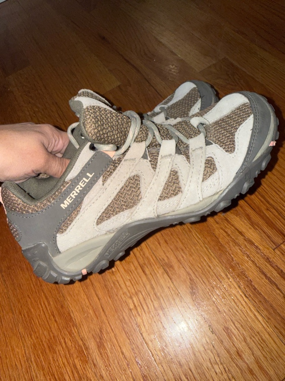 Merrell Alverstone hiking trail shoes in the Aluminum colorway